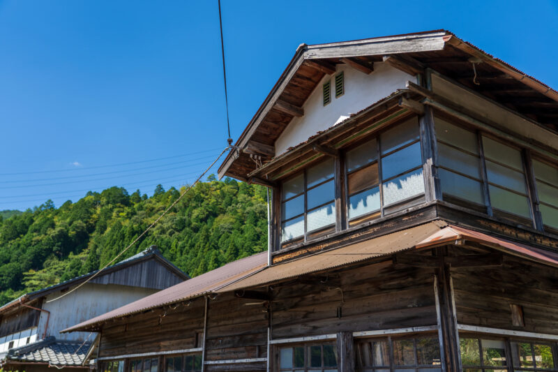 空き家の管理や処分は誰に相談すればいい？