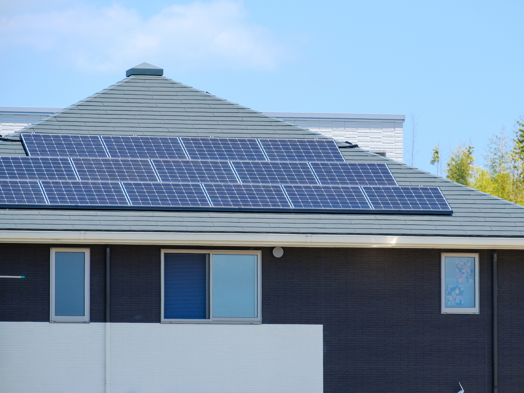 太陽光発電付き住宅を売却する時の手続きや方法について解説